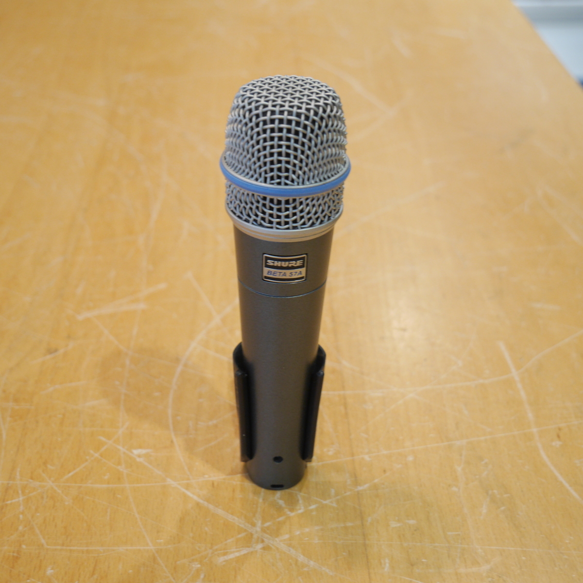 中古品【SHURE】シェアBETA57A ダイナミックマイク 付属品付き SHURE Betaシリーズ ダイナミックマイクBETA57A-X新品生産完了品