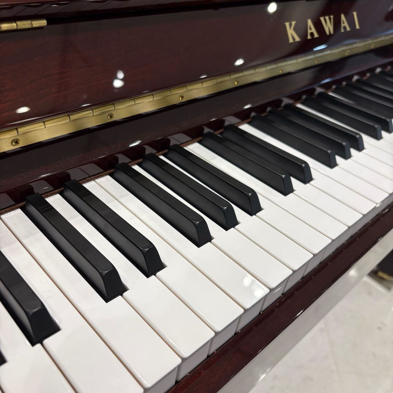 KAWAI K-114SN 【店頭展示品1台限り】マホガニー艶出し塗装仕上げ