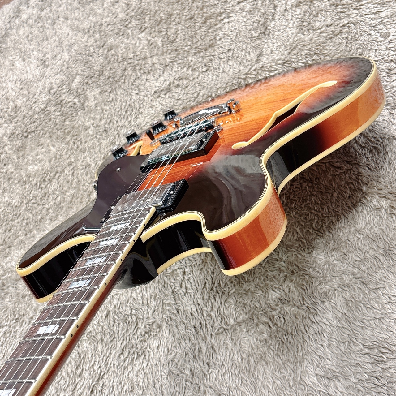SIRE H7 セミアコ Amazon | Sire Larry Carlton H7 VS サイアー ラリーカールトン