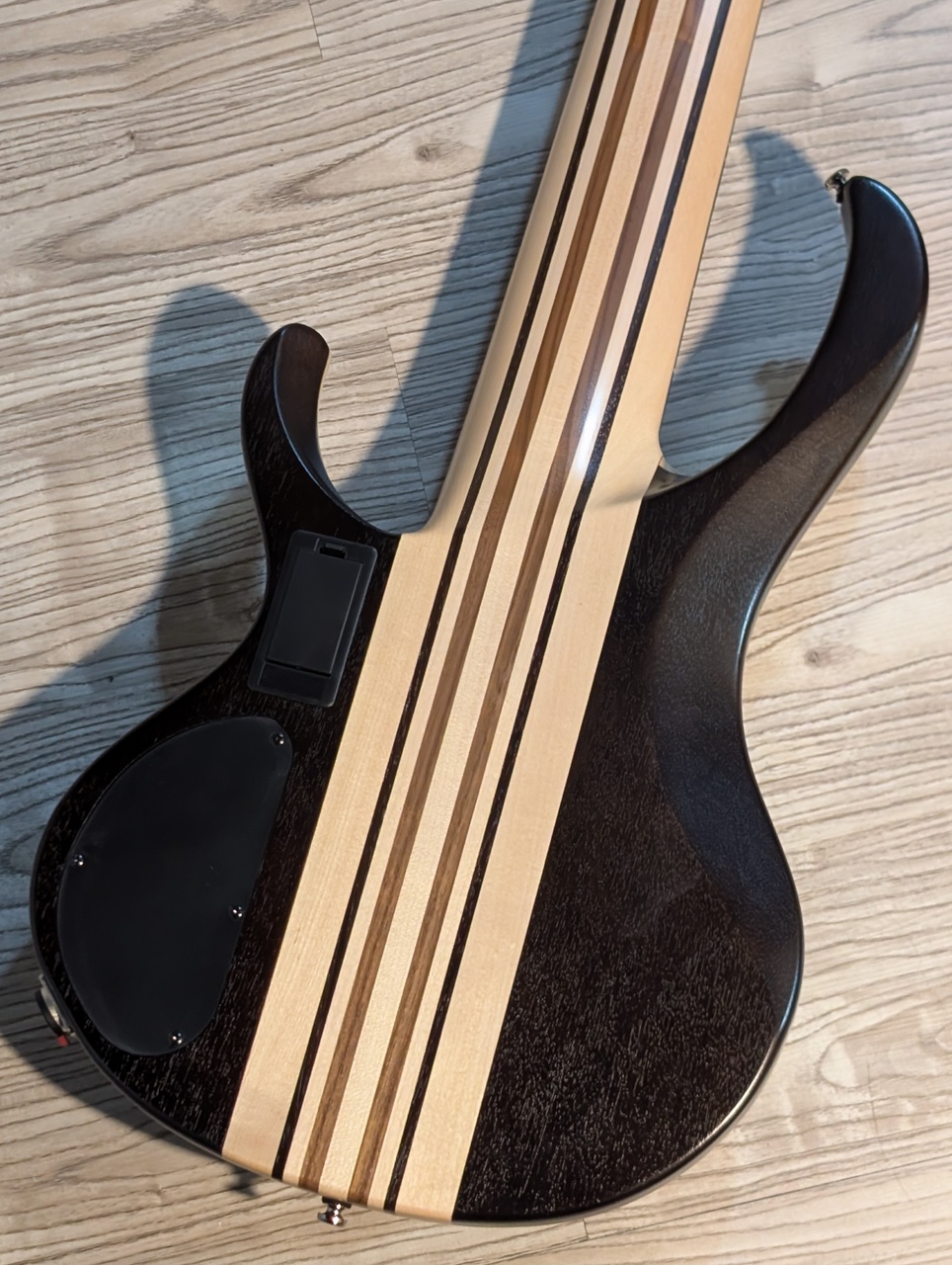 エレキベース ナチュラルウッド 4弦 Bacchus 4弦エレキベース ナチュラルウッド