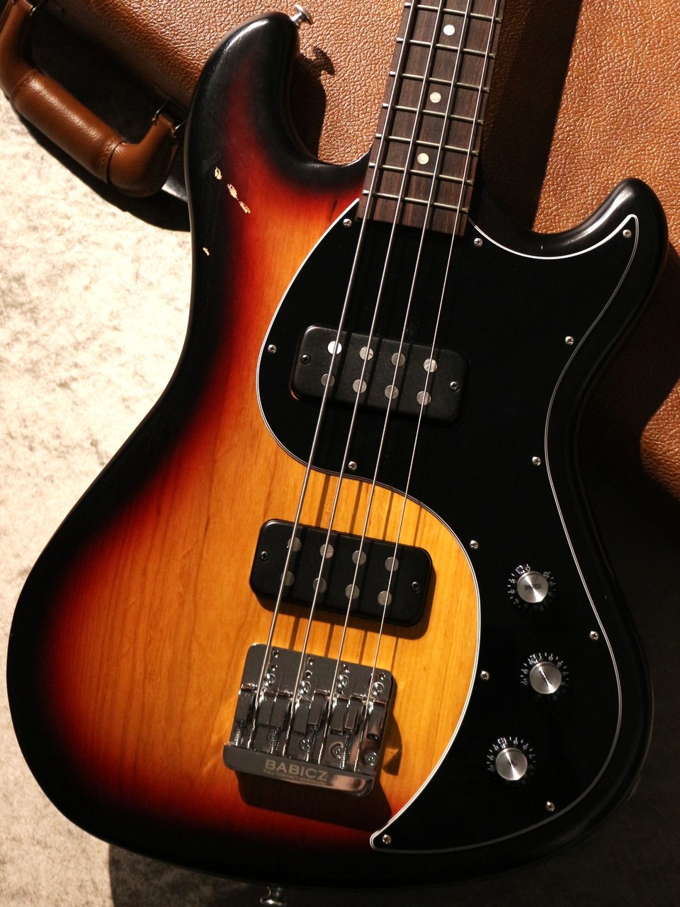 Gibson エレキベース EB-2D サンバースト Gibson エレキベース EB-2D サンバースト