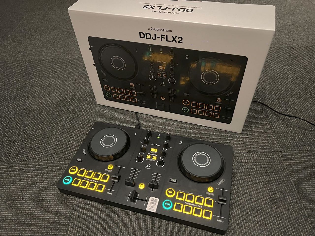 AlphaTheta DDJ-FLX2　DJコントローラー