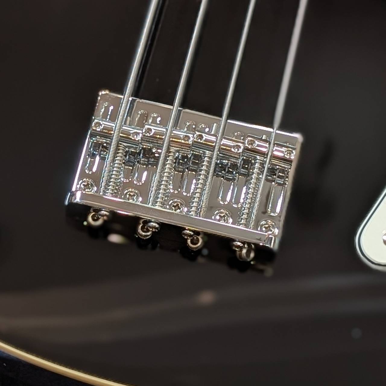 M*様 4001タイプ ブラックエレキベース シングルコイル搭載 ノー