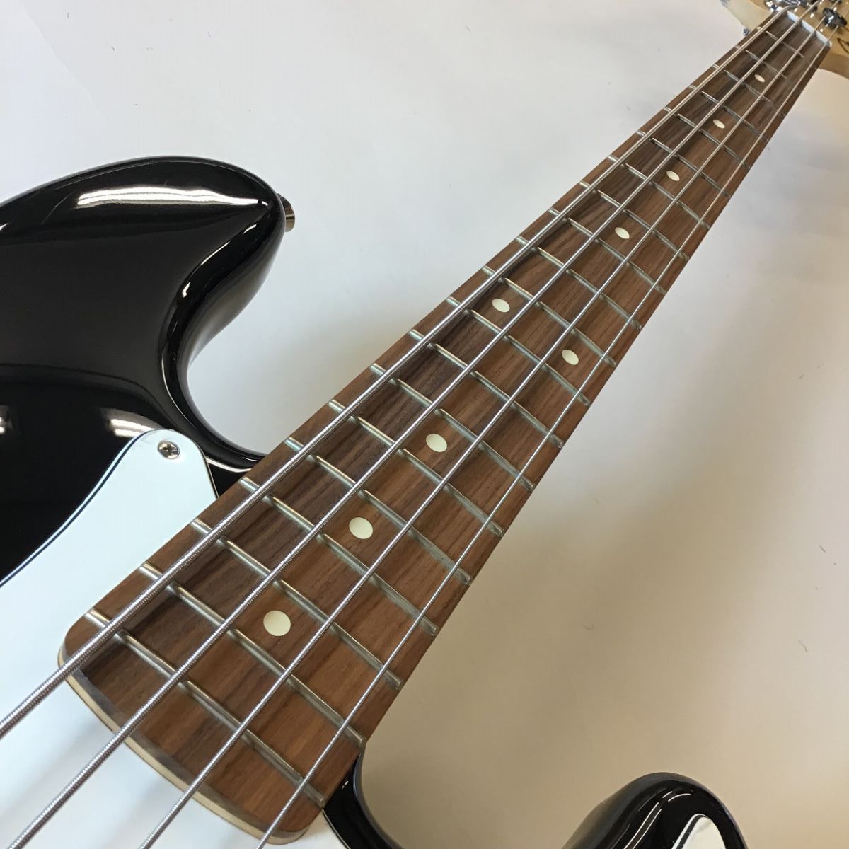 Fender Player Precision Bass, Pau Ferro Fingerboard, Black