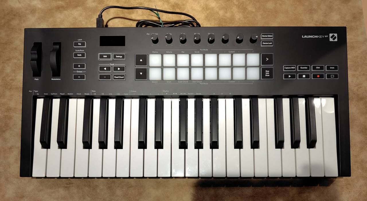 Novation Launchkey37 中古 Novation 【中古】LAUNCHKEY 37 MK3（中古/送料無料）【楽器検索