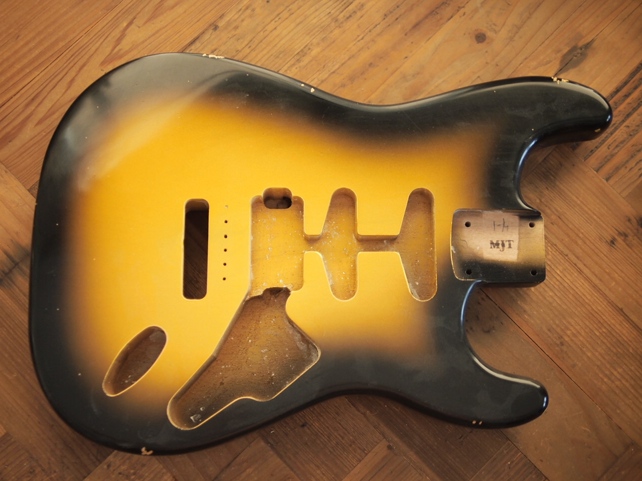 MJT Stratocaster HSS Type Body - Alder - 2-Tone Sunburst - Light