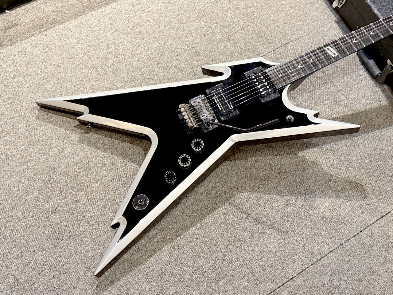 最終値下げ▶︎Dean Dime Razorback エレキギター DEAN DIME Razorback V Standard Black 中古｜ギター買取の東京