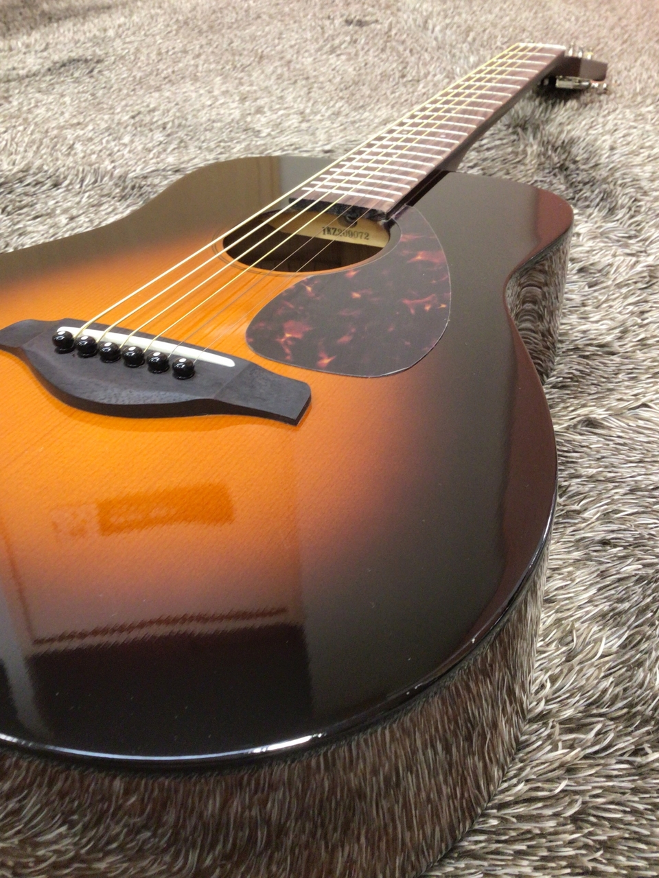 YAMAHA JR2S タバコブラウンサンバースト(TBS)【トップ単板ミニ