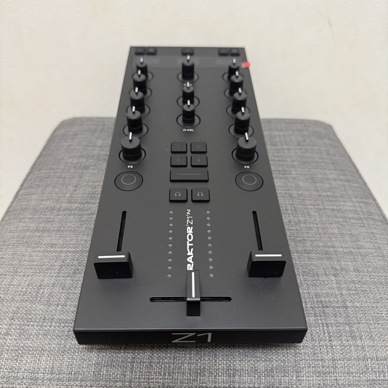 中古 traktor z1 NATIVE INSTRUMENTS Traktor Z1 MK2（中古/送料無料）【楽器検索