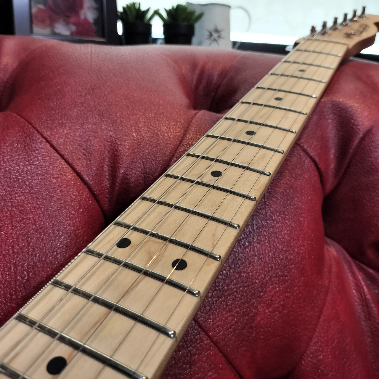 ギター shin Vulcan Guitar ひび割れシンライン（新品）【楽器検索デジマート】