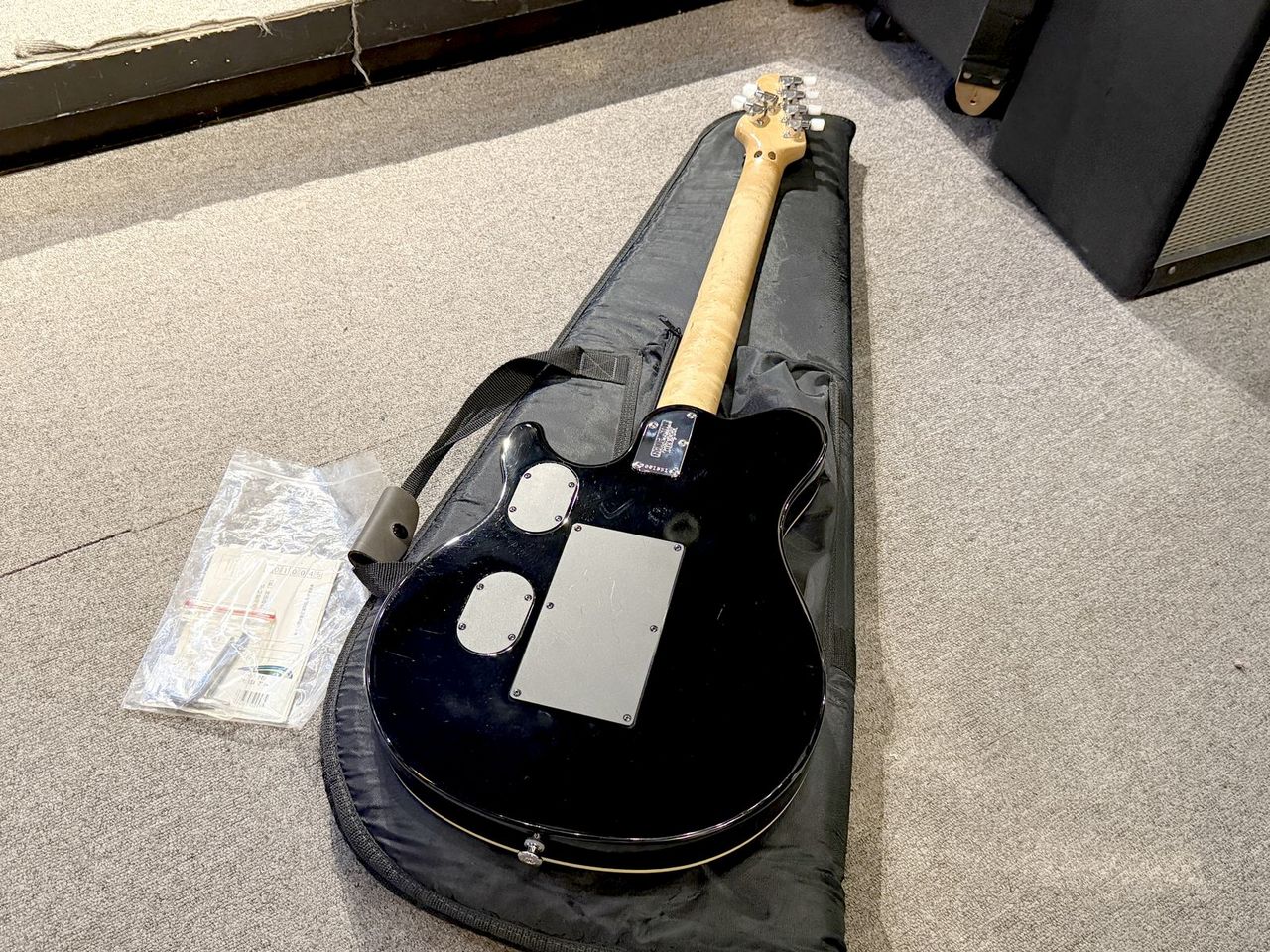 MUSIC MAN Axis-EX Trans Blue（中古）【楽器検索デジマート】