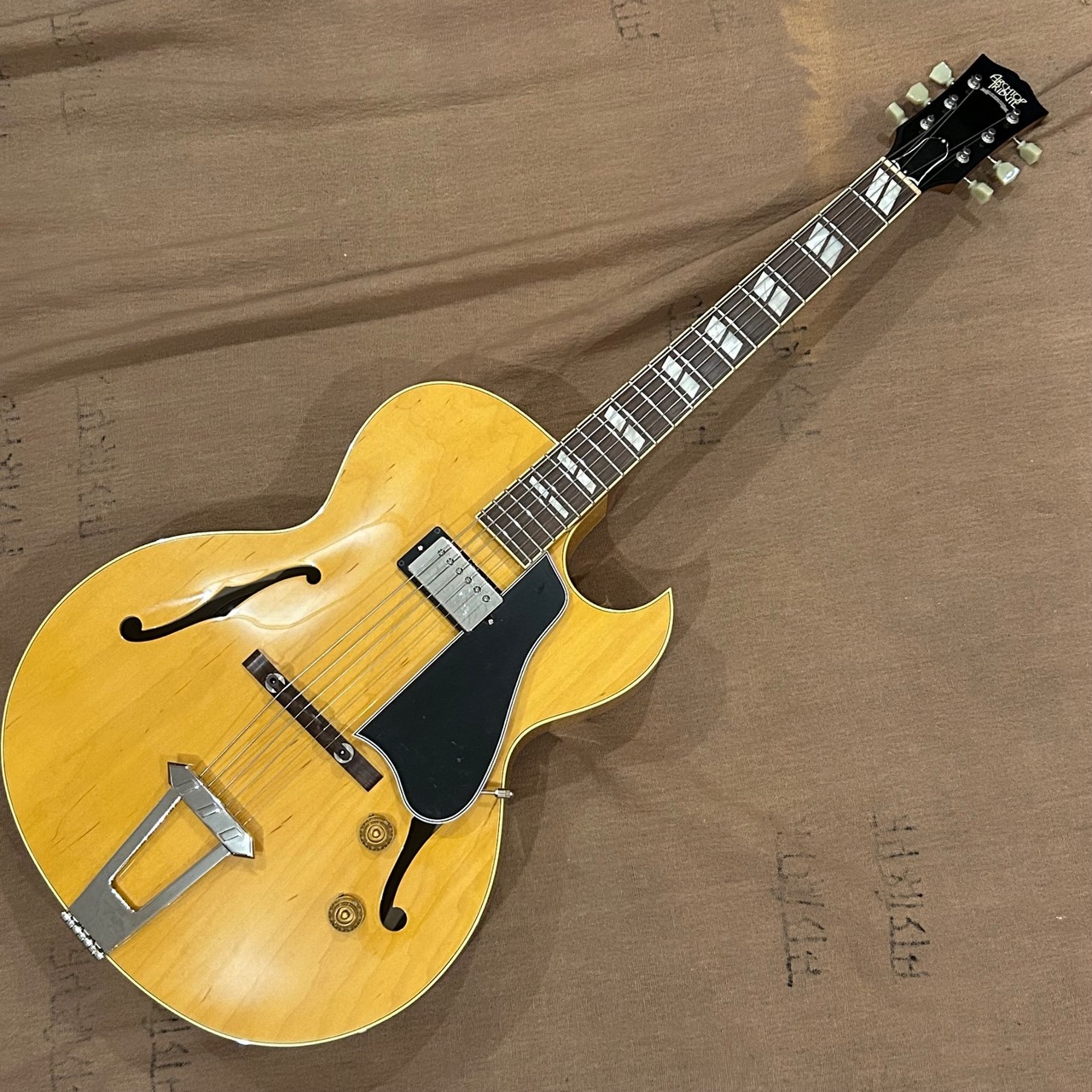 Archtop Tribute AT175 Prototype LAN(Light Amber Natural)（中古