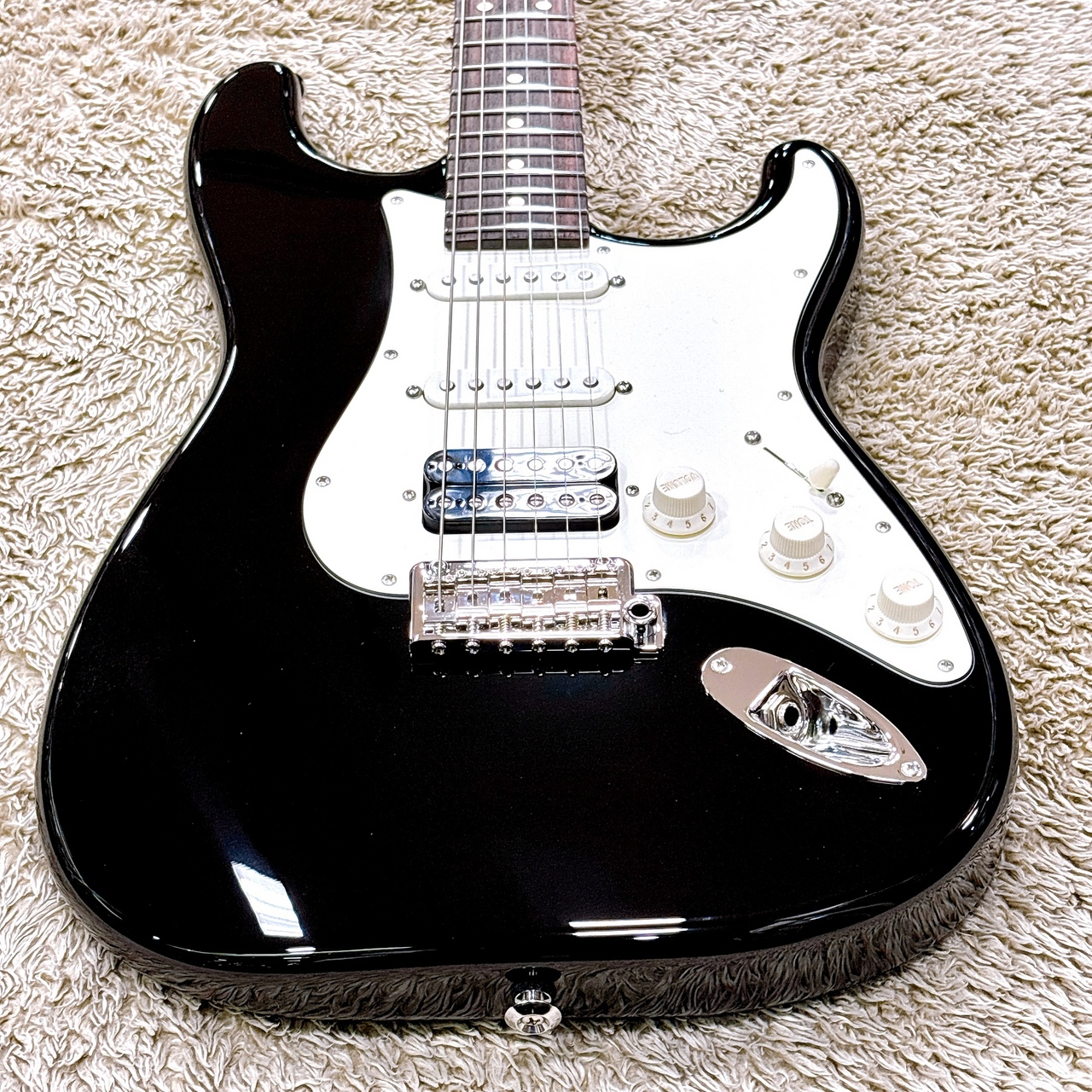 Suhr Classic S エレキギター ブラック HSS Suhr Classic S HSS Electric Guitar - Black (85815) | Miami