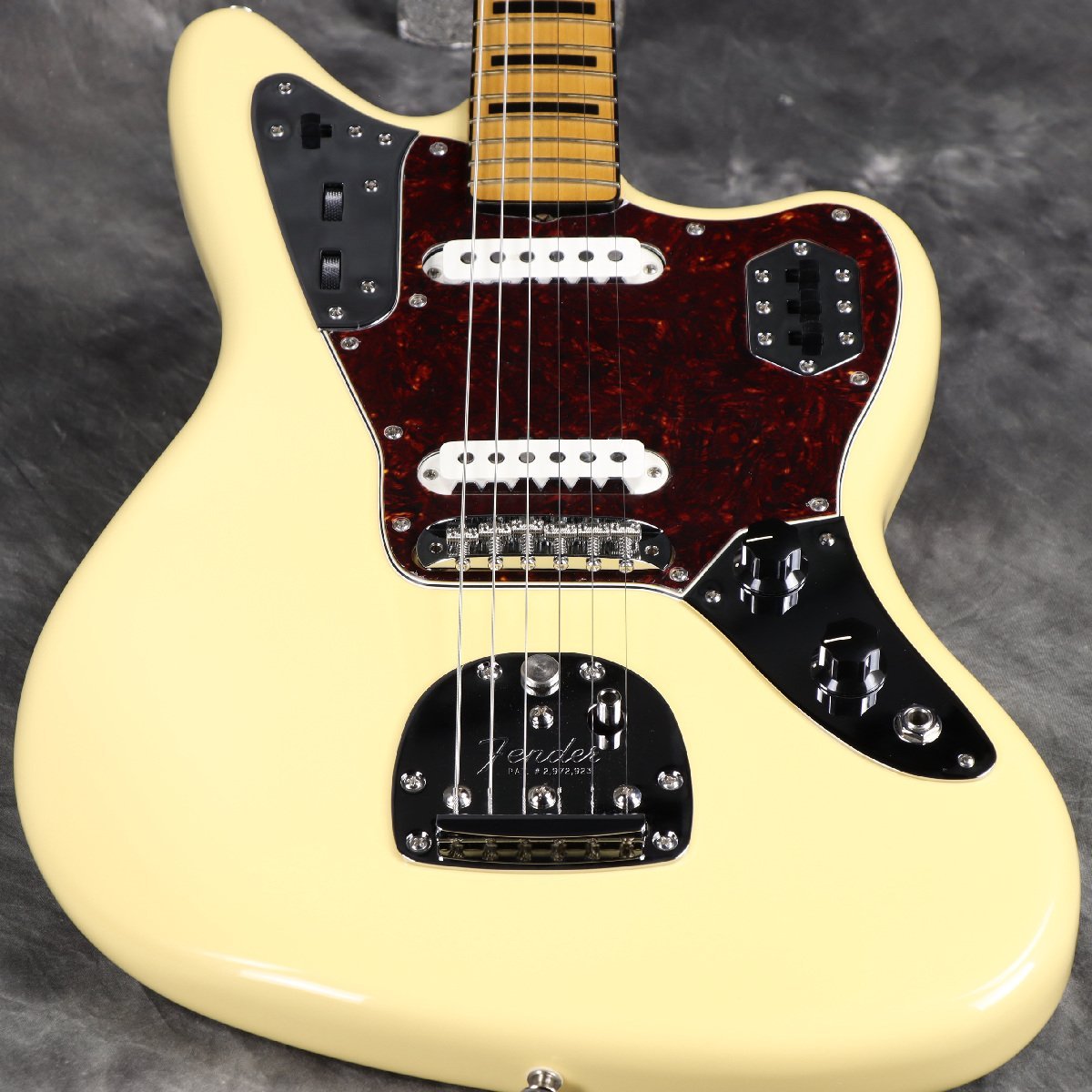 Fender Vintera II 70s Jaguar Maple Fingerboard Vintage White