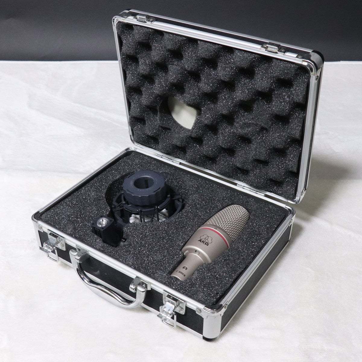 AKG コンデンサーマイクロフォン C 3000 B 専用ケース付 中古美品 AKG