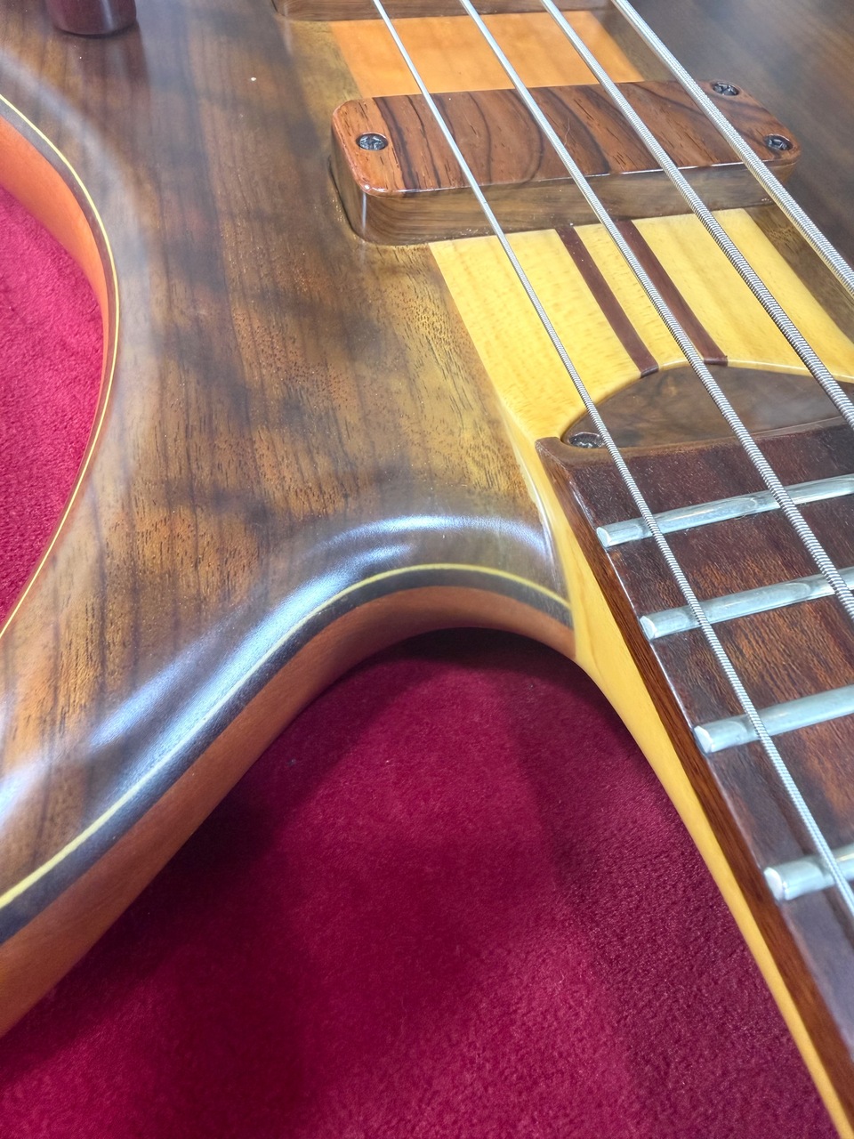 DANIEL FERNANDEZ LUTHIER DC4 Headless（中古）【楽器検索デジマート】