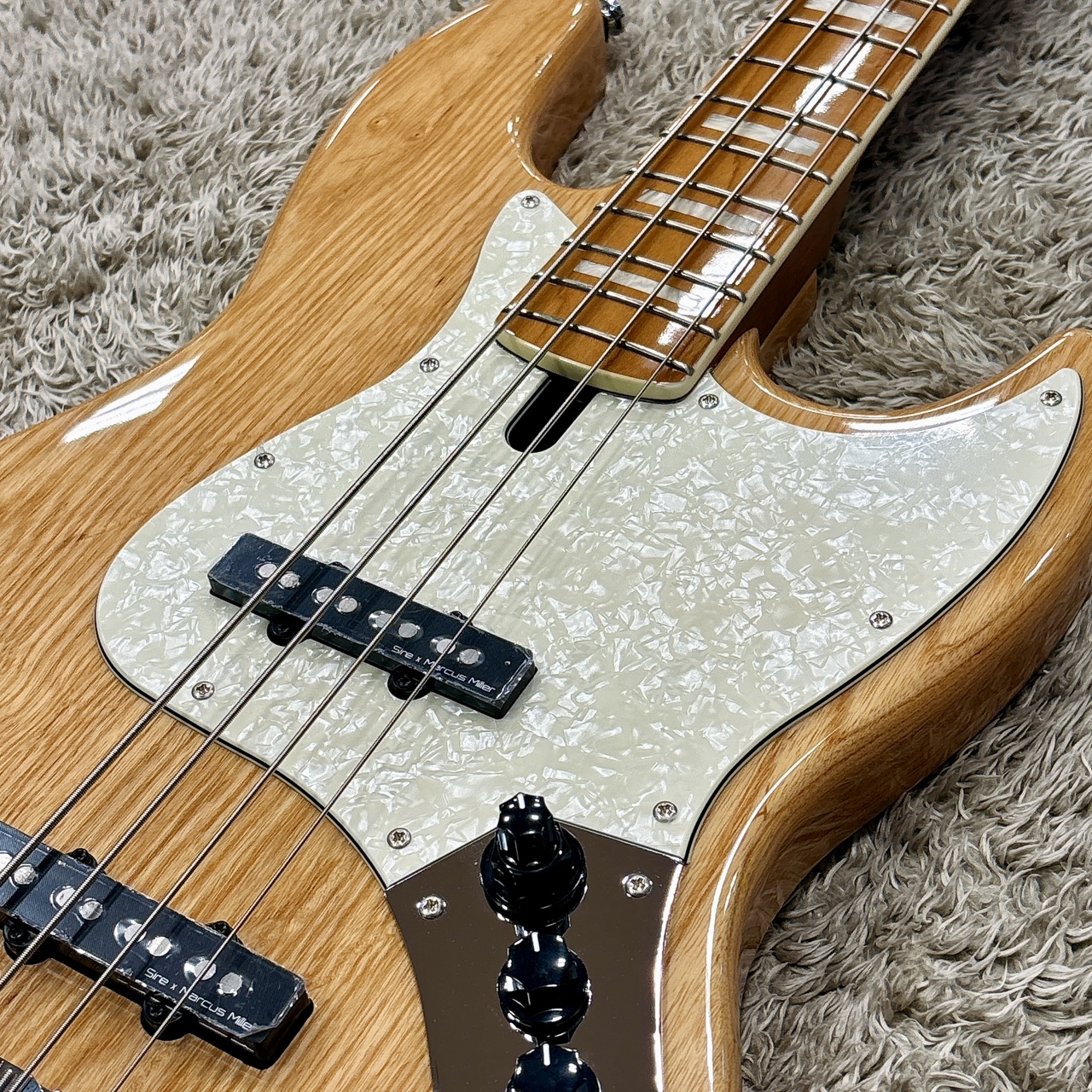 Sire V8 4st ベース bass ギター
