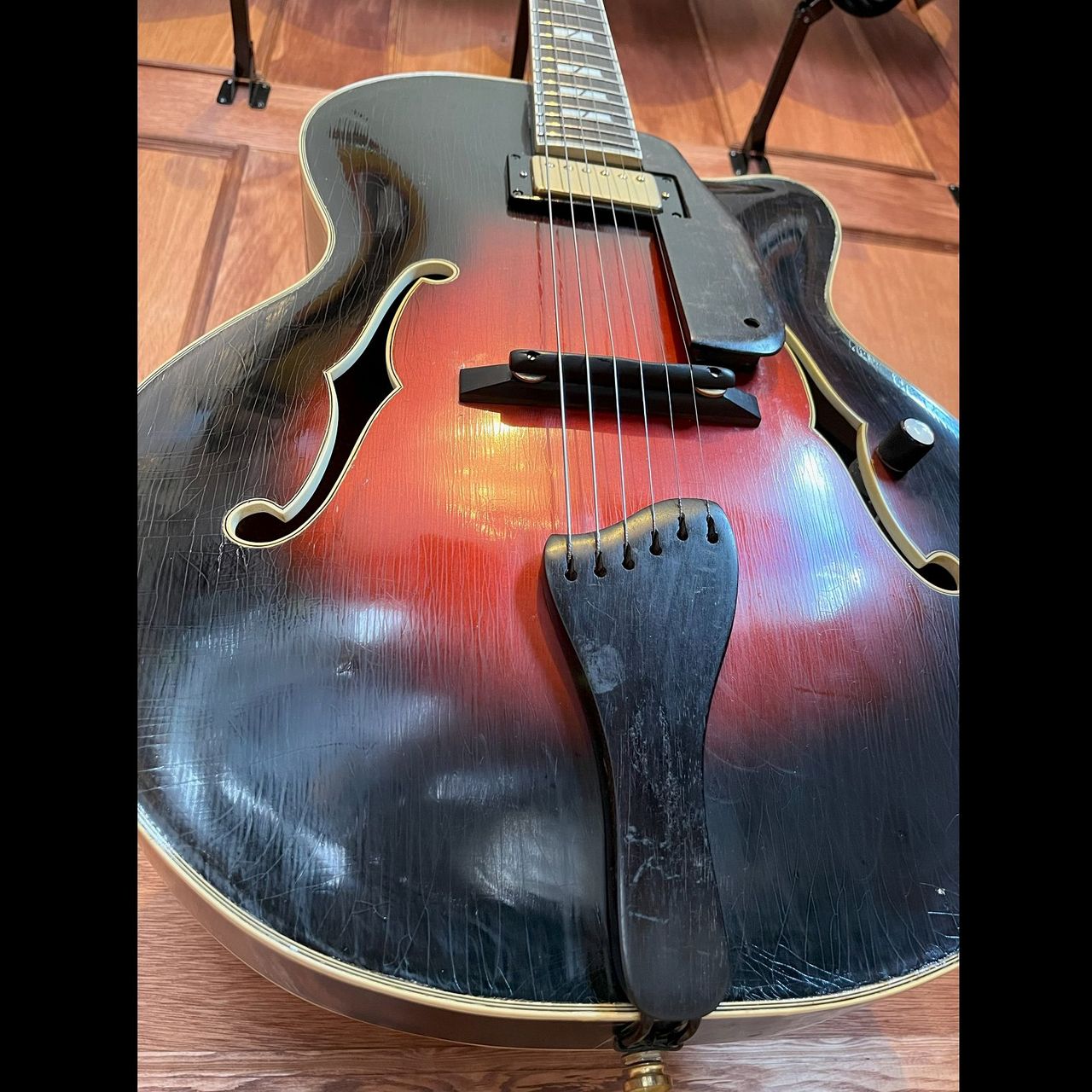 ルシアーメイド 単板削り出しアーチトップギター（中古）【楽器