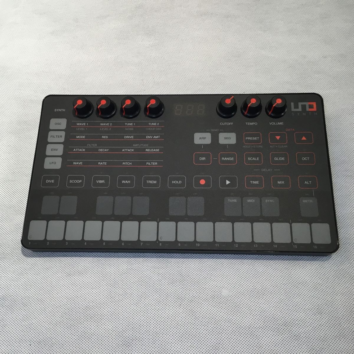 IK Multimedia 【展示品特価】UNO Synth モノフォニックシンセサイザー