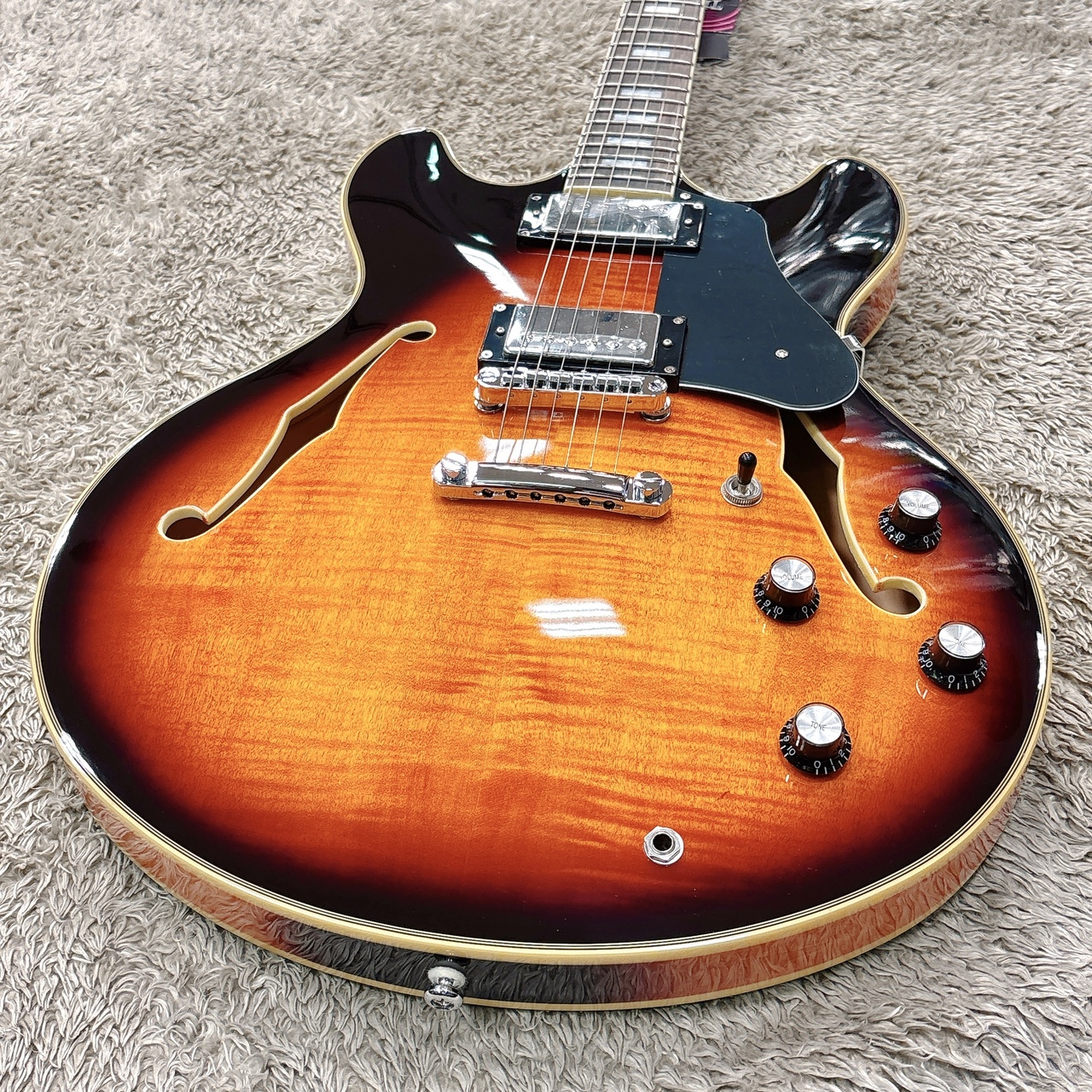 Sire H7 VS(Vintage Sunburst) with Larry Carlton 【セミアコ