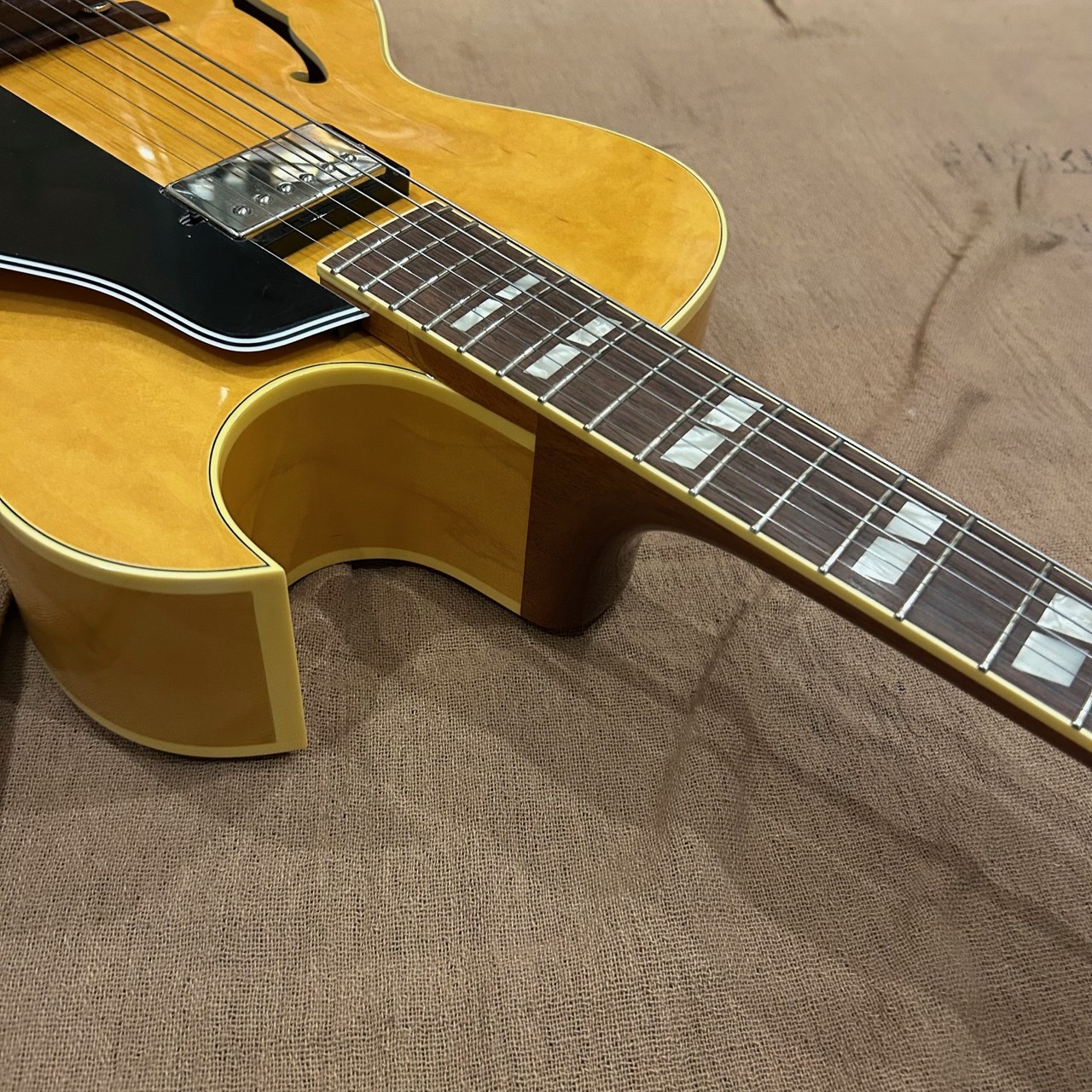 Archtop Tribute AT175 Prototype LAN(Light Amber Natural)（中古