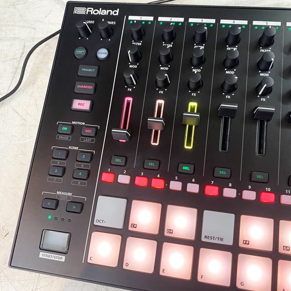 Roland MC-707 GROOVEBOX（中古）【楽器検索デジマート】