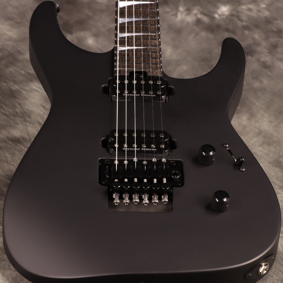 Jackson 日本製 black JS Series Dinky™ Arch Top JS22-7 DKA HT, Amaranth