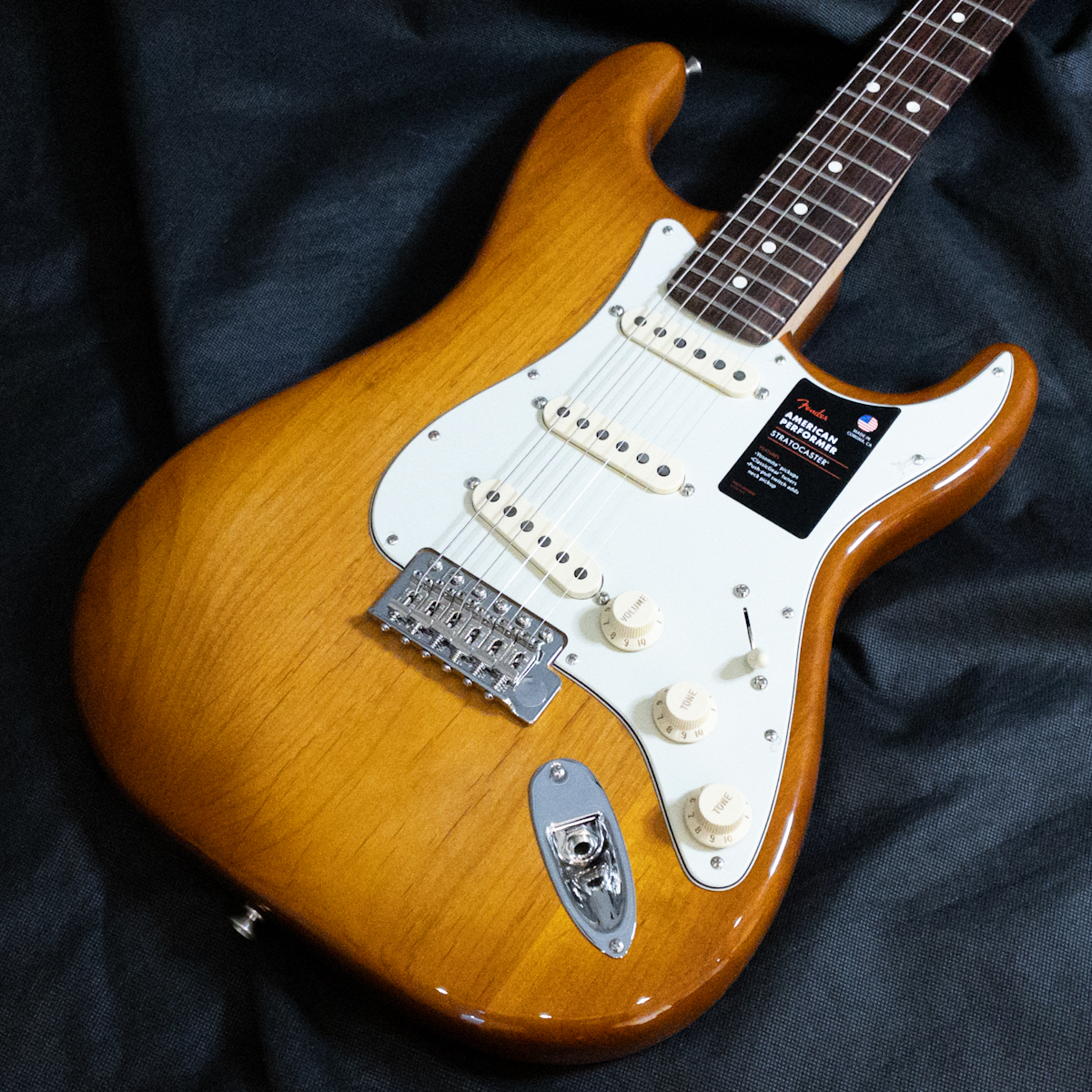 【限定品新作】新品　送料無料（沖縄、離島除く）Fender USA　American ORIGINAL 60s STRAT RW/3TS フェンダー