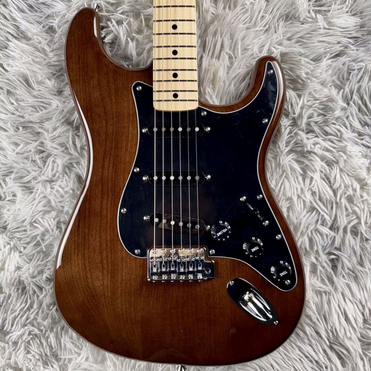 Fender FSR Made in Japan Traditional 70s Stratocaster Walnut