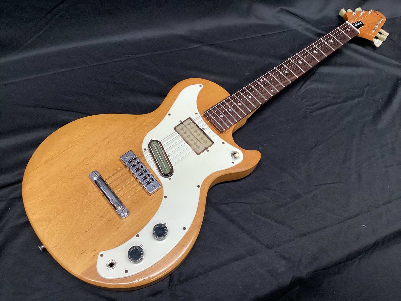 Gibson Marauder 1977年製 Dive into '70s musical magic with this VINTAGE 1977 GIBSON