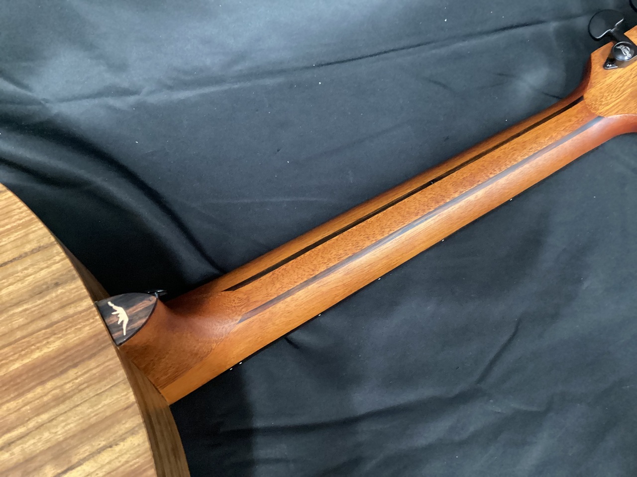 Bromo Guitars BAT8ME bk (エレアコ ブロモ ミニジャンボボディ)（新品