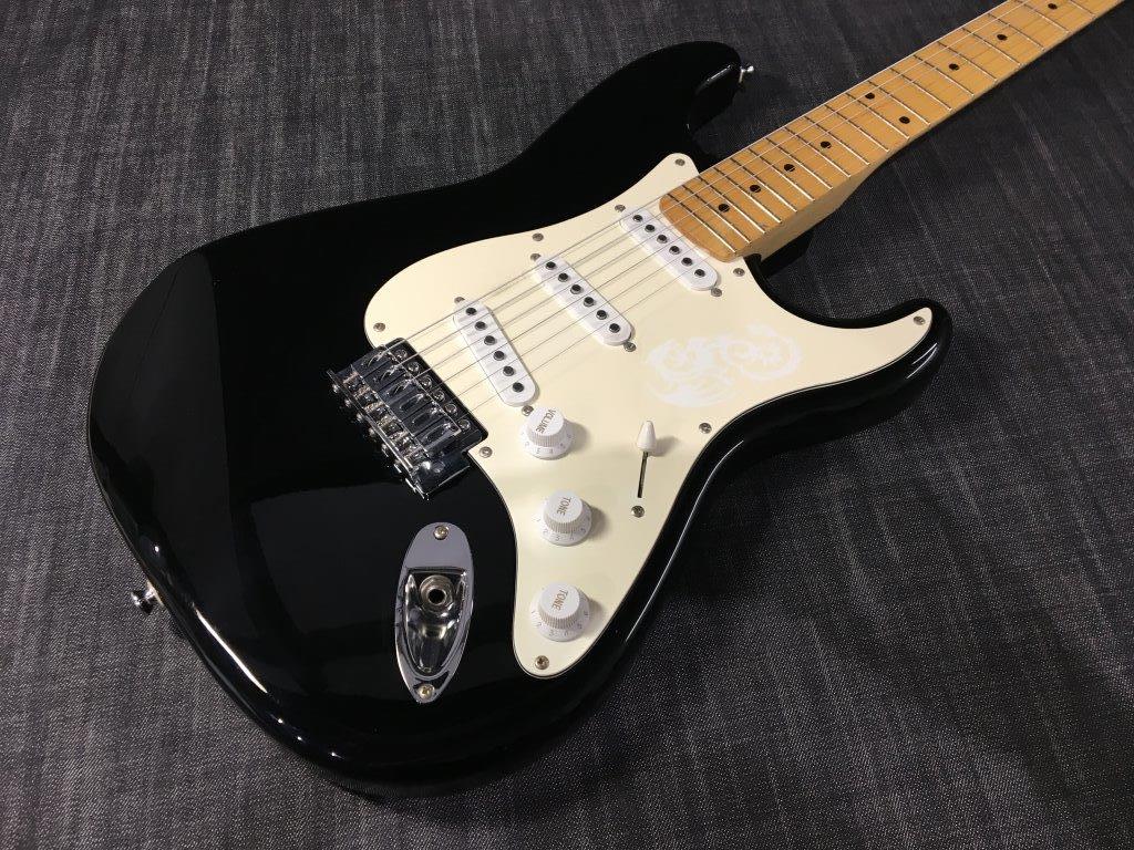 ☆希少なFERNANDES ST モディファイして他に類を見ない新機能満載 ギター