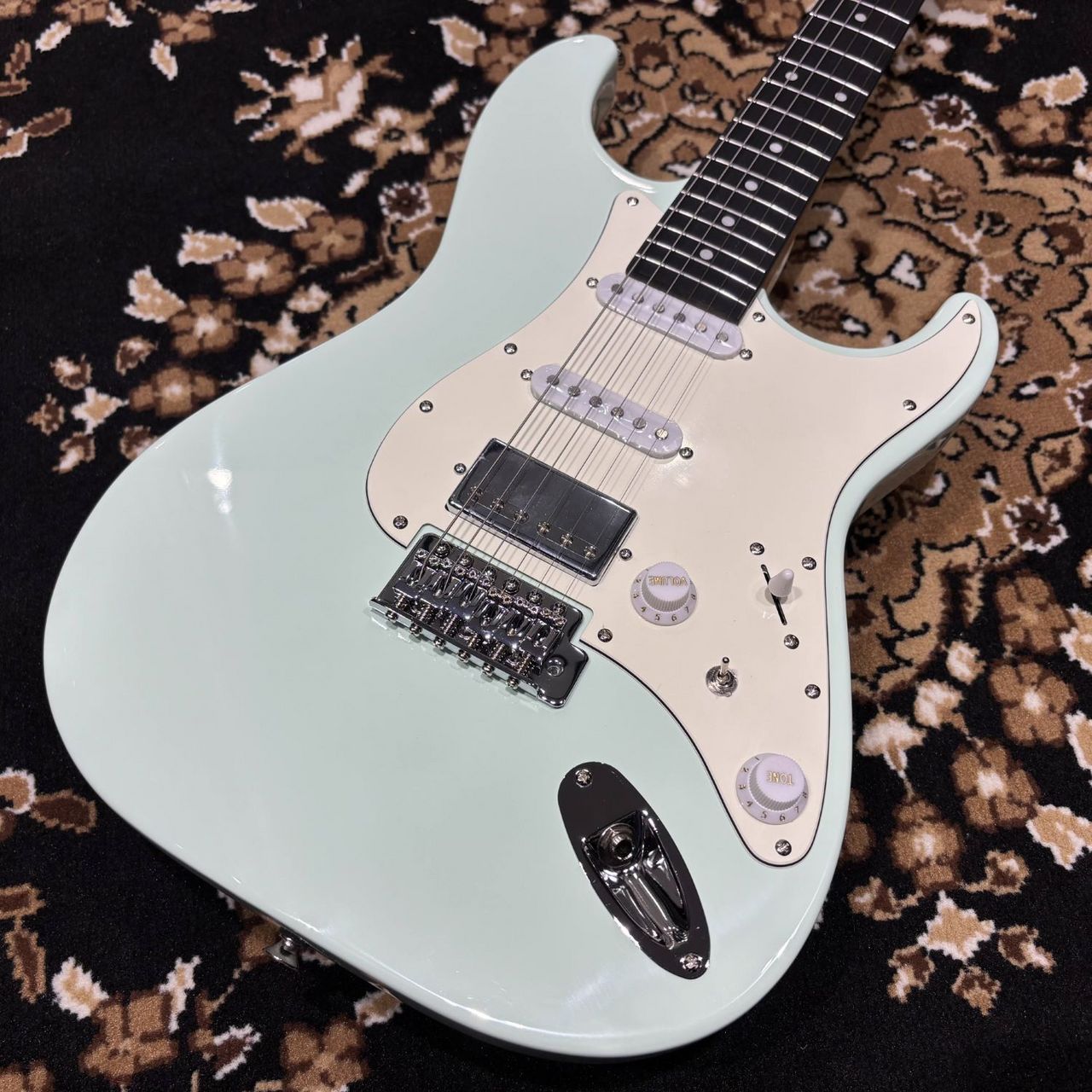 【超美品】ストラトタイプ SSH ローステッドメイプルネック/ コイルタップ搭載 LaidBack LSE-3H SNT ストラトキャスタータイプ ローステッド