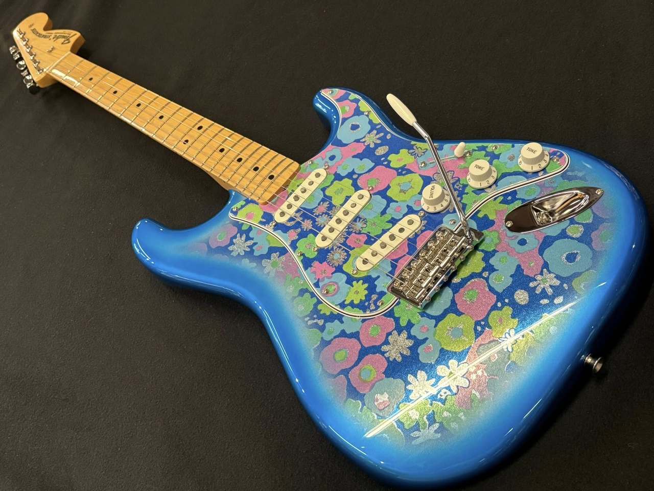 【✨超希少✨】ワンオフ‼　ローズフラワー ストラトギター♥ Squier by Fender SONIC STRATOCASTER HT Flash Pink エレキ