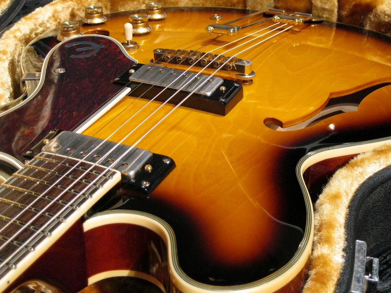 Epiphone Sheraton 美品 ハードケース付属 E212TV Epiphone Sheraton 美品 ハードケース付属 E212TV Epiphone 50th