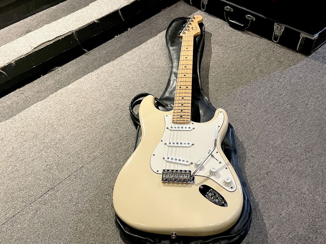 Fender Highway One Stratocaster Blond（中古）【楽器検索デジマート】