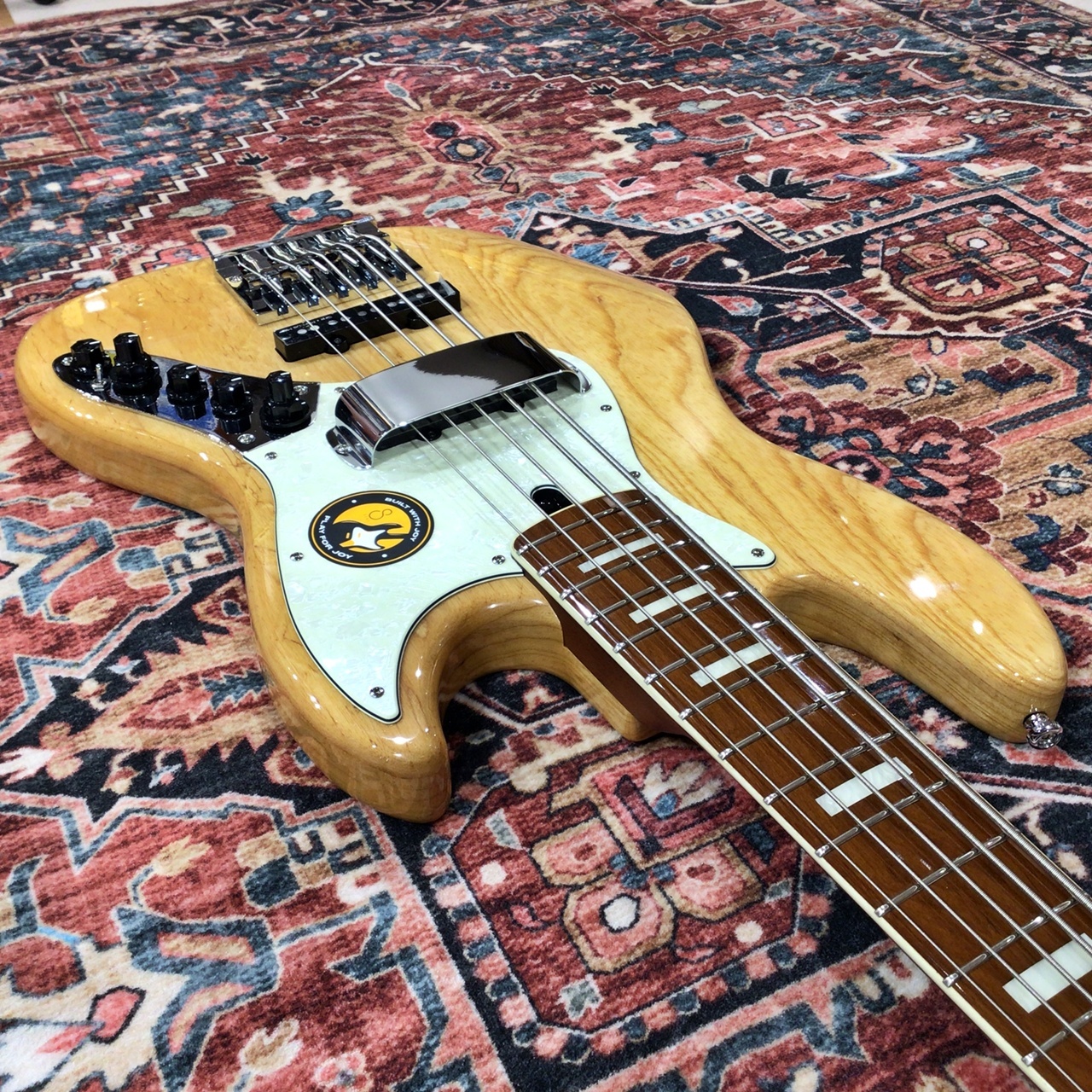 Sire Marcus Miller V8 5st / NT (Natural)【アクティブ5弦ベース