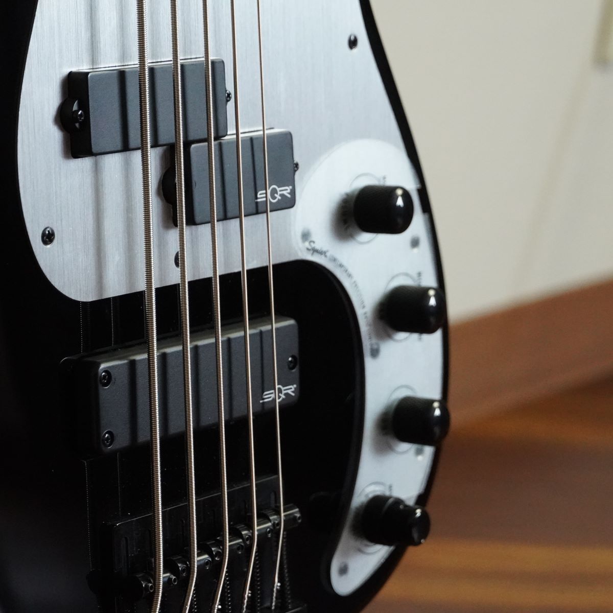 Squier by Fender Contemporary Active Precision Bass PH V Black 5弦