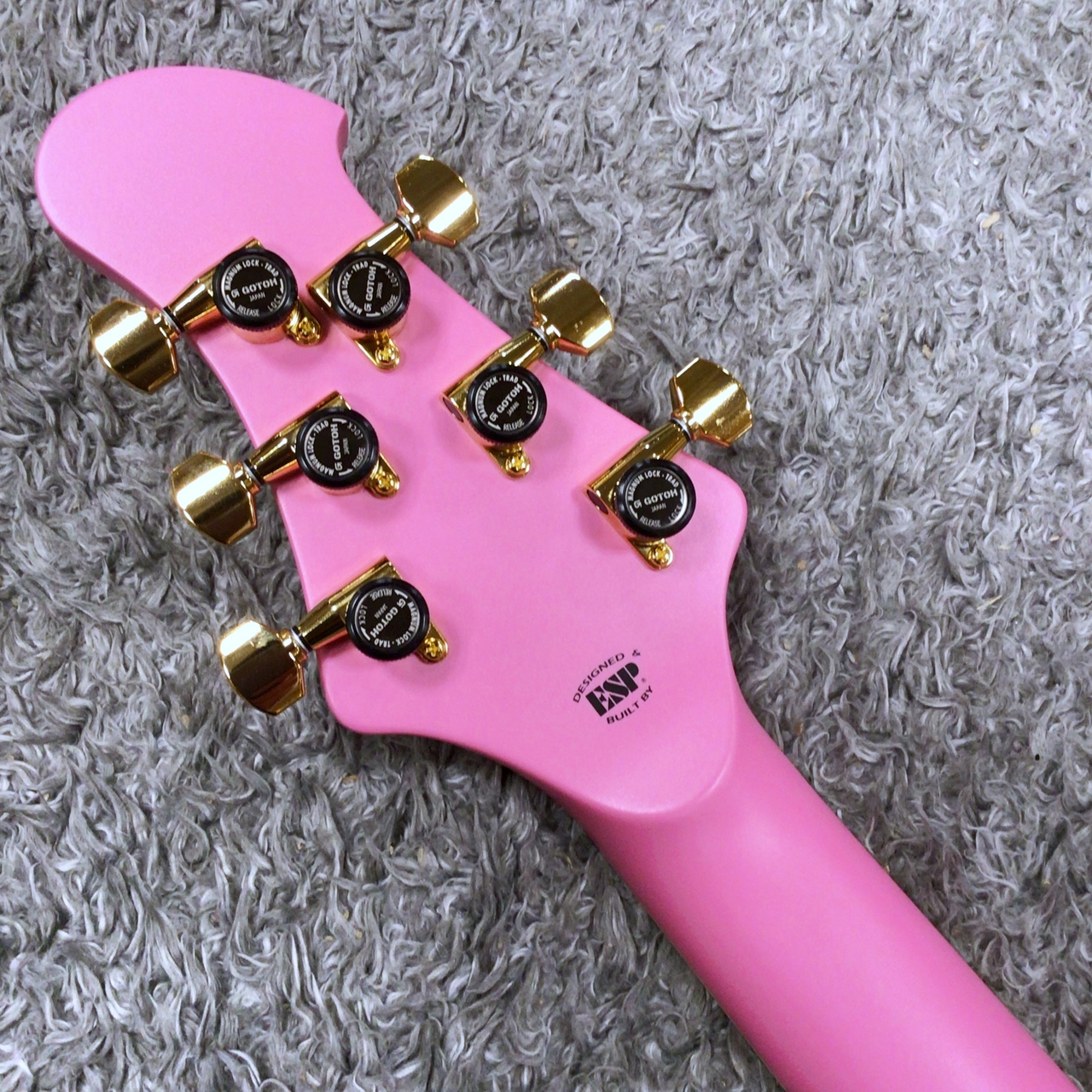 ギター E-STREAM-Miku-Custom SAKURA MIKU EDWARDS Platinumより、桜ミクをイメージしたE-STREAM-Miku