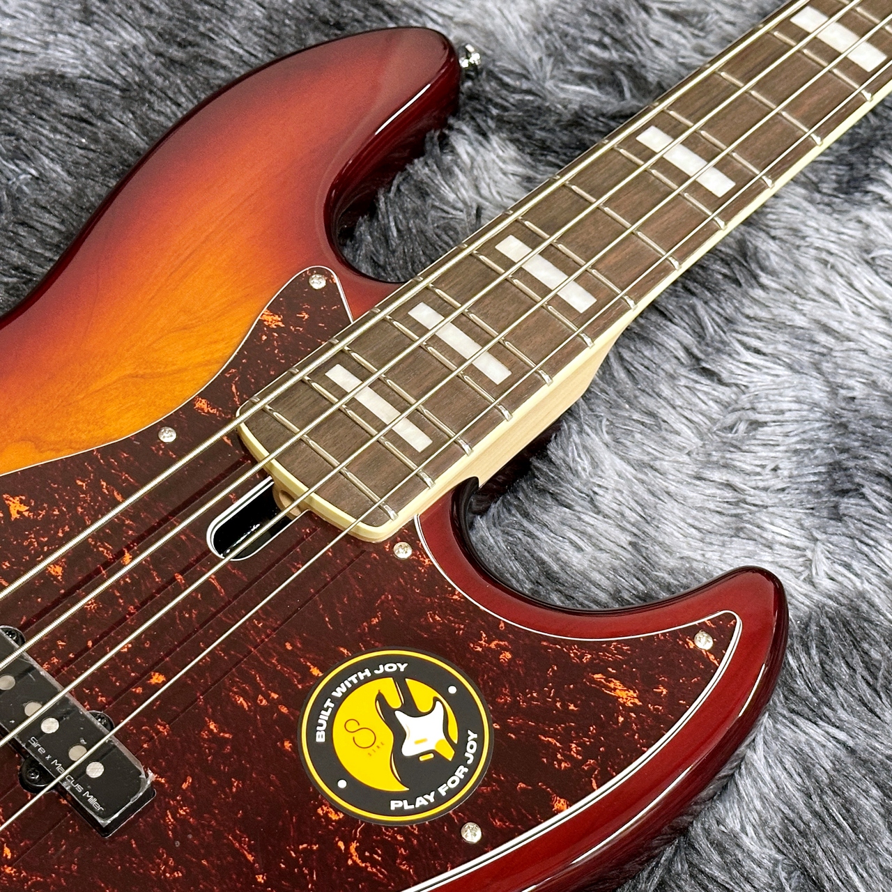 【美品】Sire Marcus Miller V7 4弦 ジャズベ サンバースト 美品】Sire Marcus Miller V7 4弦 ジャズベ サンバースト Marcus