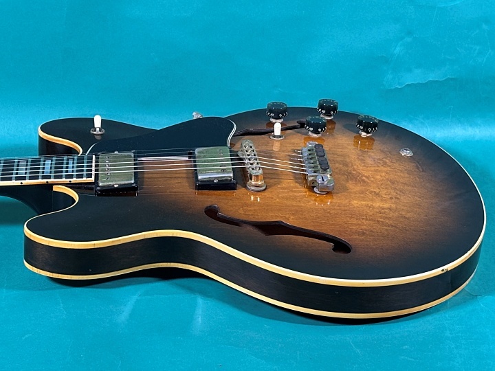 Gibson ES-347 エレキギター ハードケース付き gibson-eb-bass-case-09.jpg