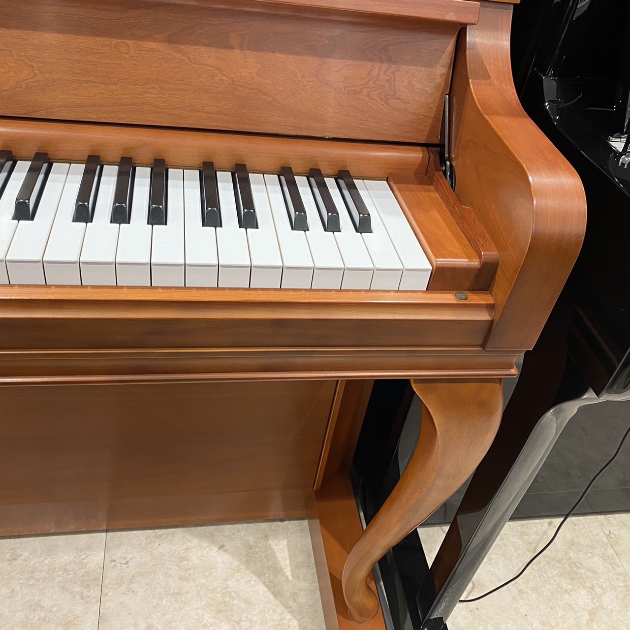 YF101C ナチュラルホワイト アップライトピアノ YF101C ナチュラルホワイト アップライトピアノ 中古アップライト