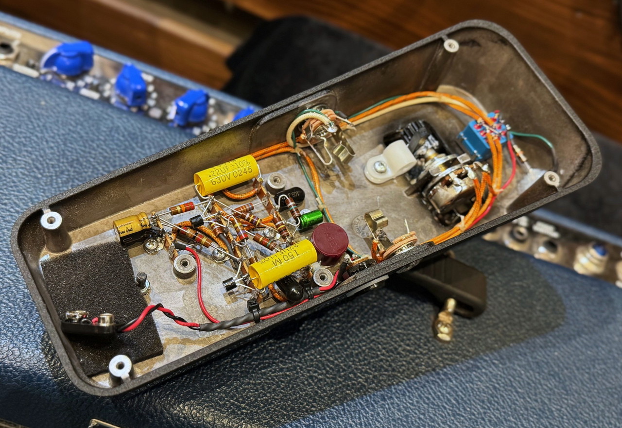 E.W.S. E.W.S Wah MOD with Power Jack & LED (VOX V847)（新品