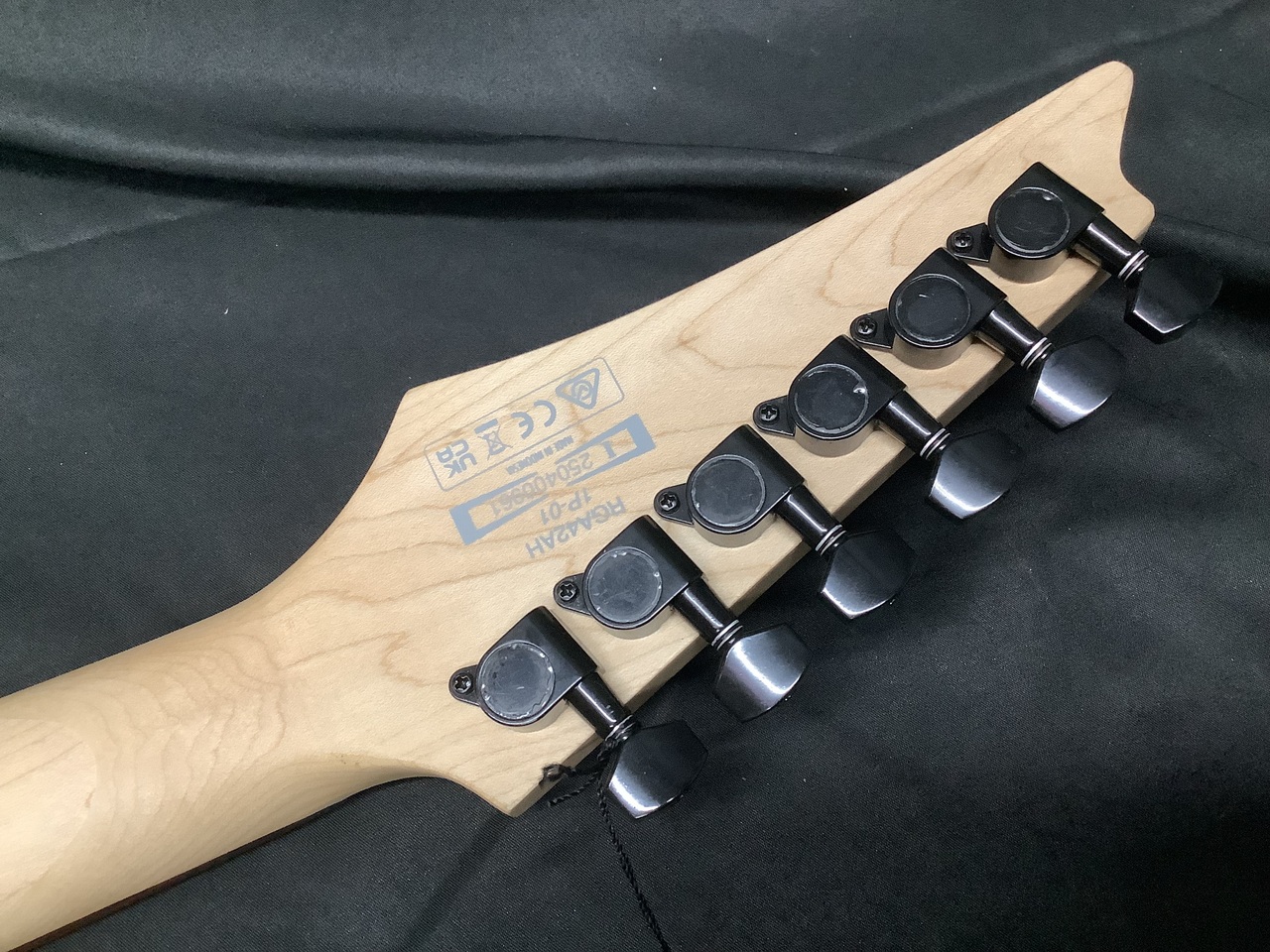 ギターです！ Ibanez Gio ジオ アイバニーズ GRX70QA TKS (Transparent Black