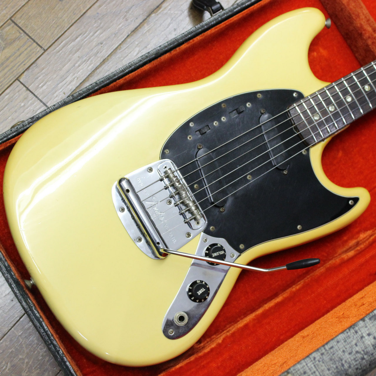 Fender Mustang Olympic White フェンダー ムスタング 1978年製です