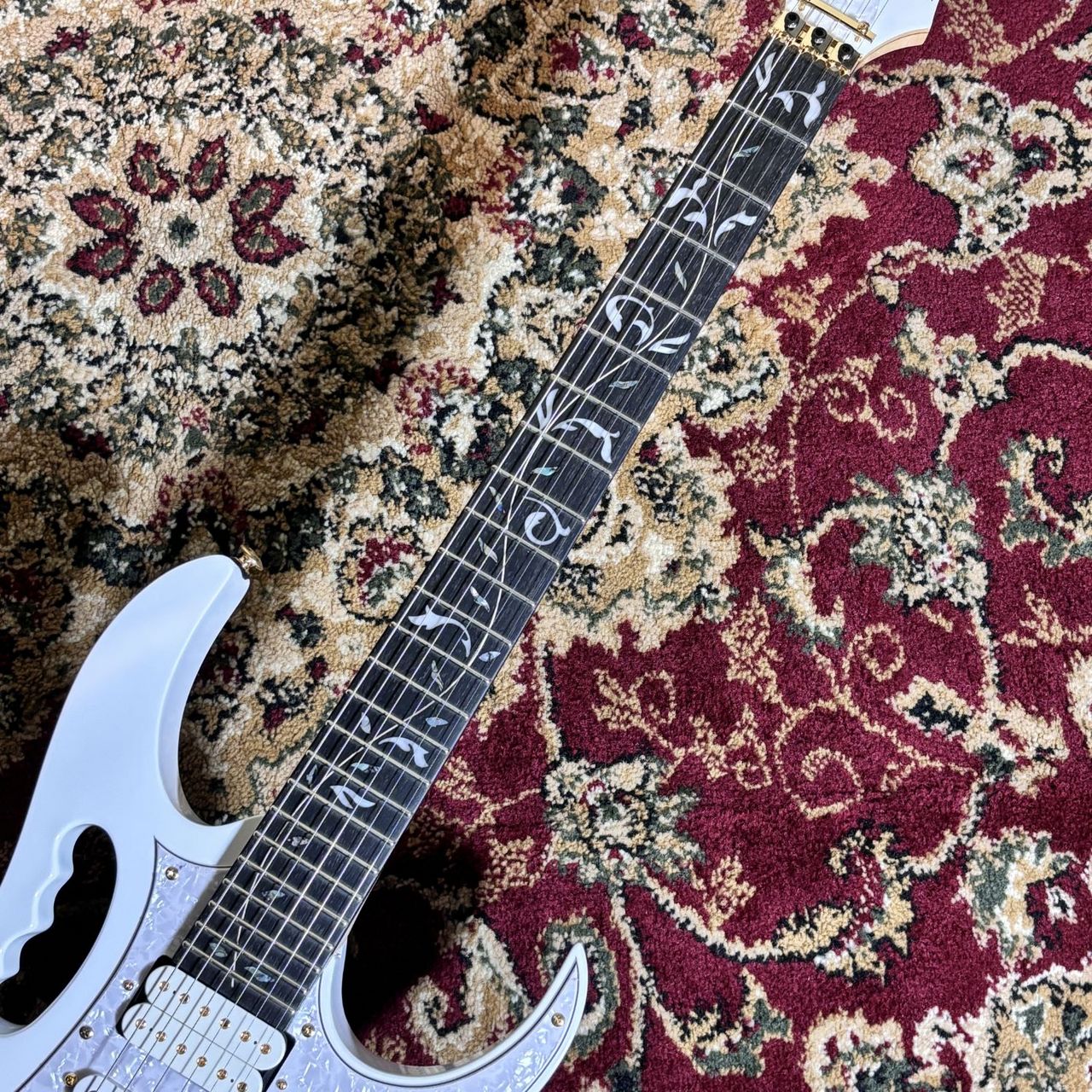 出ました！Ibanez Jemini Steve Vai Signature Review Ibanez Jemini Distortion Steve Vai Signature - YouTube