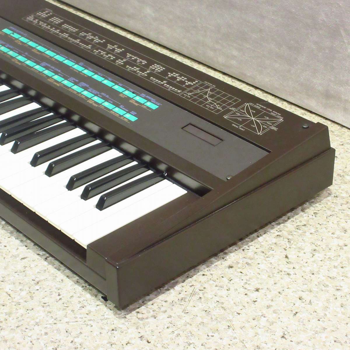 YAMAHA DX7 