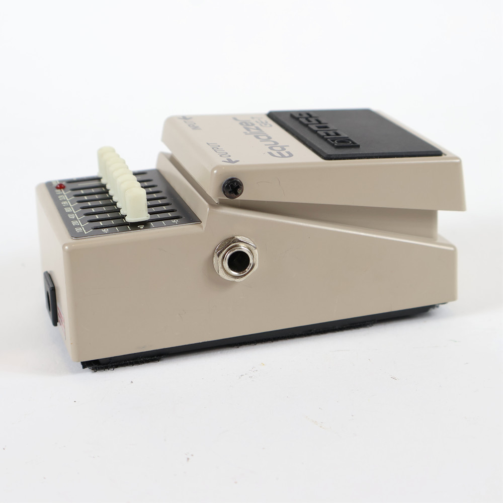 BOSS エフェクター、イコライザー、リバーブ　4体&専用ラック　セット　中古 BOSS エフェクター、イコライザー、リバーブ 4体&専用ラック セット