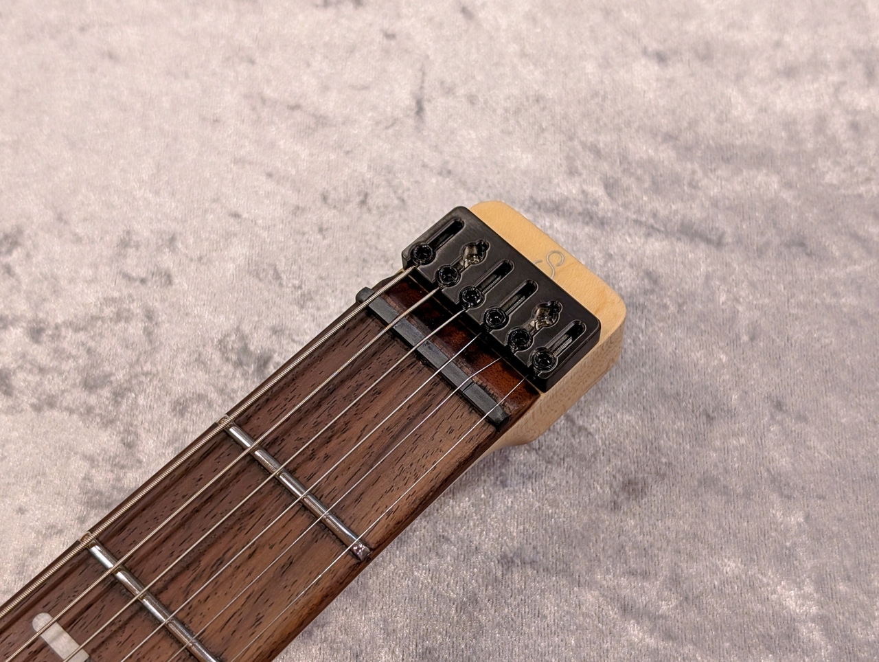 Sire X6 6-String Headless / BK.S(Black Satin)【2.56kg】【超軽量