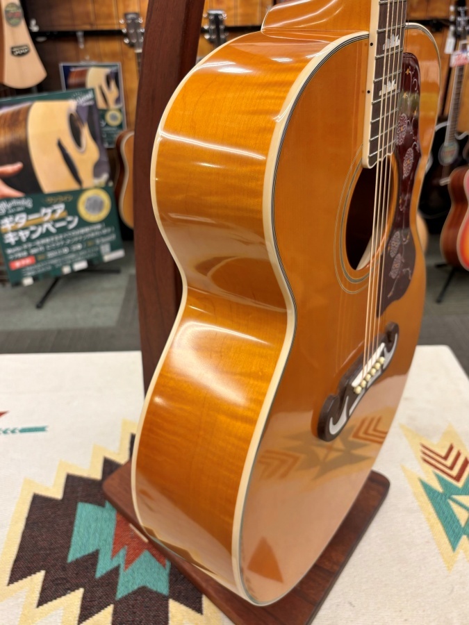 Epiphone Masterbilt J-200 -Aged Antique Natural Gloss- #22092305455【セミハードケース付き!】  （新品/送料無料）【楽器検索デジマート】